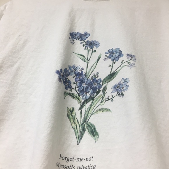 Brandy Melville forget me not Aleena T-shirt - Picture 8 of 8